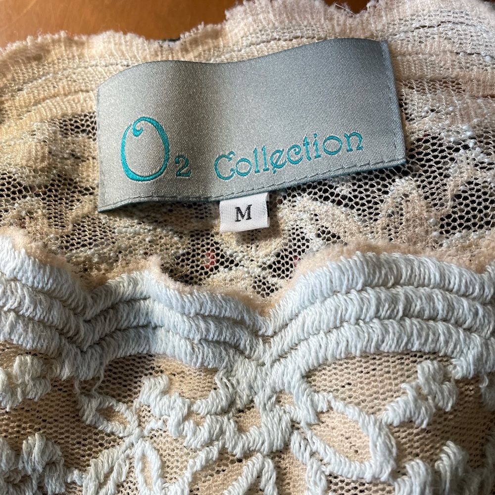 O2 Collection Lace Top - Picture 4 of 9